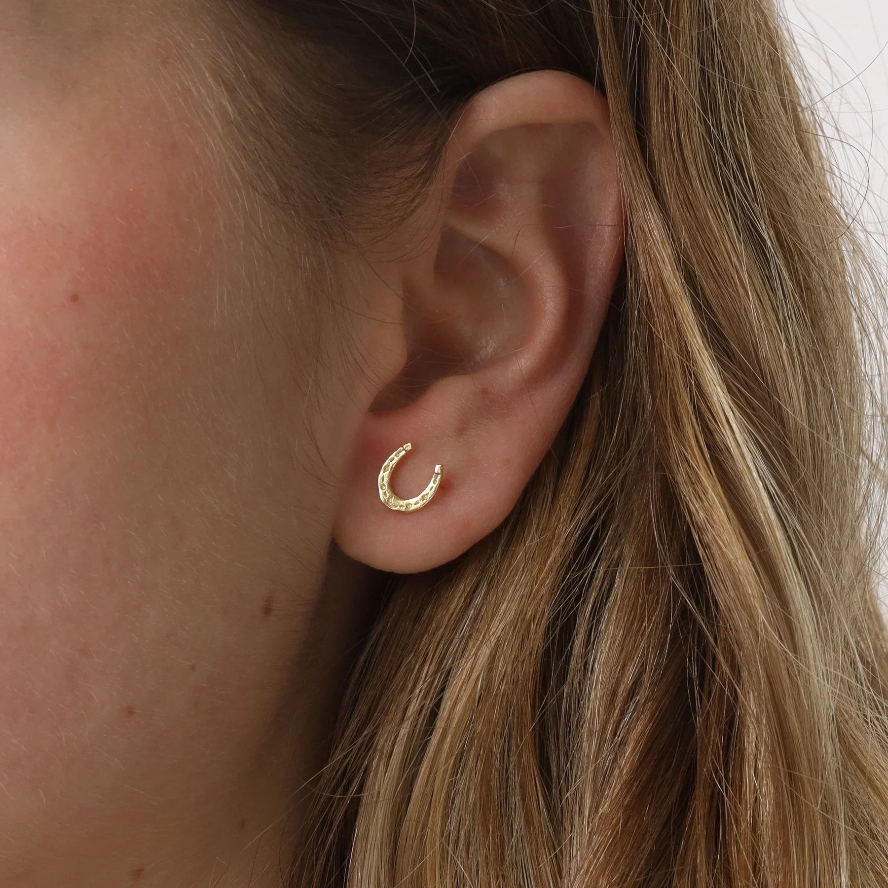 Lucky Horseshoe Studs Gold - Image 2