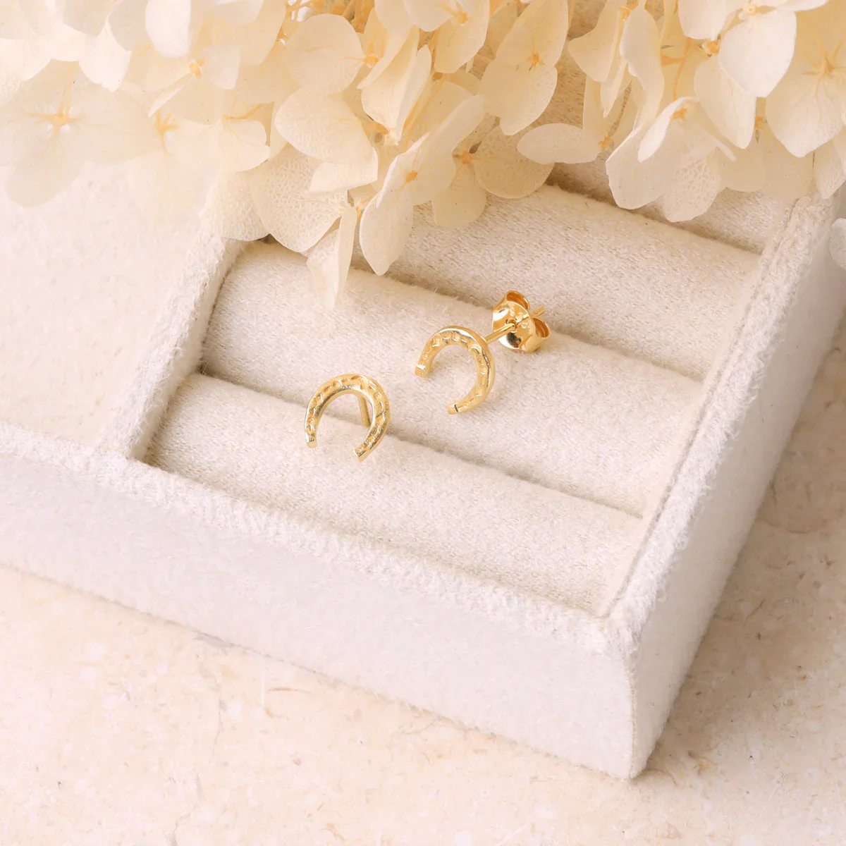 Lucky Horseshoe Studs Gold - Image 3