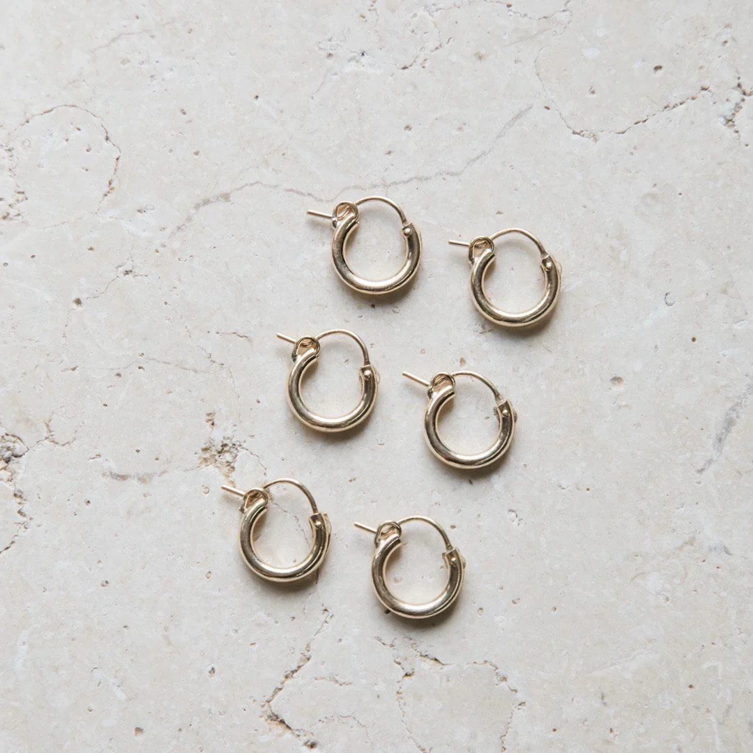 Paoi Earrings Gold - 11mm - Image 2