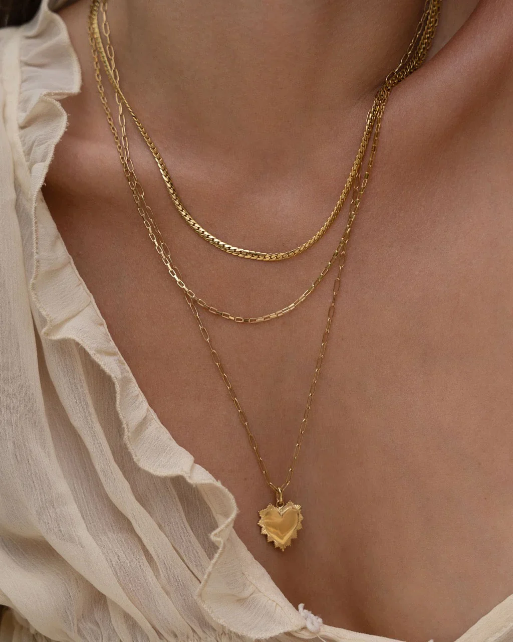 Queen of Hearts Gold Necklace - Image 3