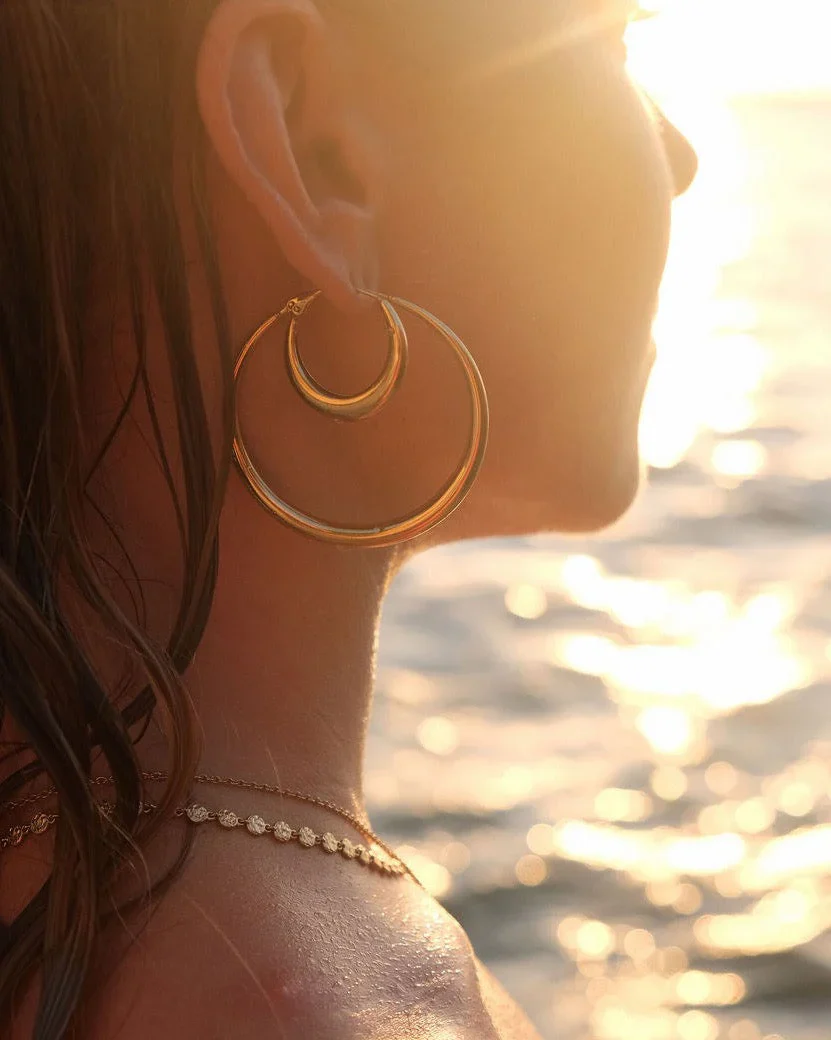 Riley Hoop Earrings Small - Gold - Image 5
