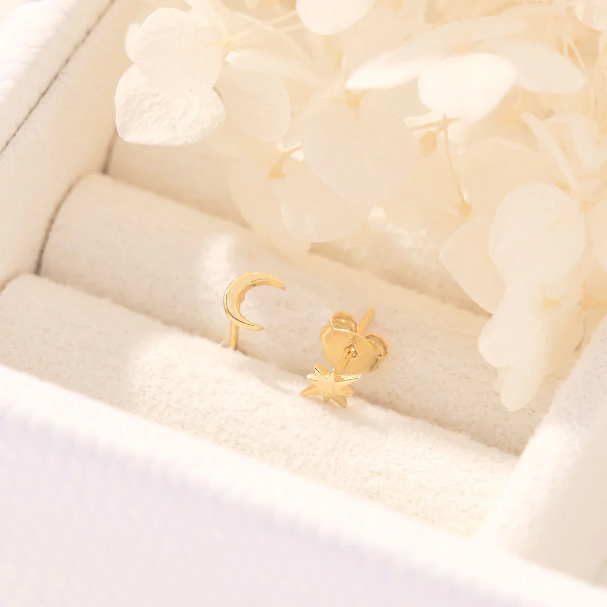 Night Glow Stud Gold - Image 3