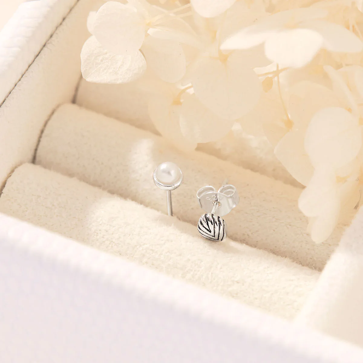 Venus Pearl Studs - Image 3