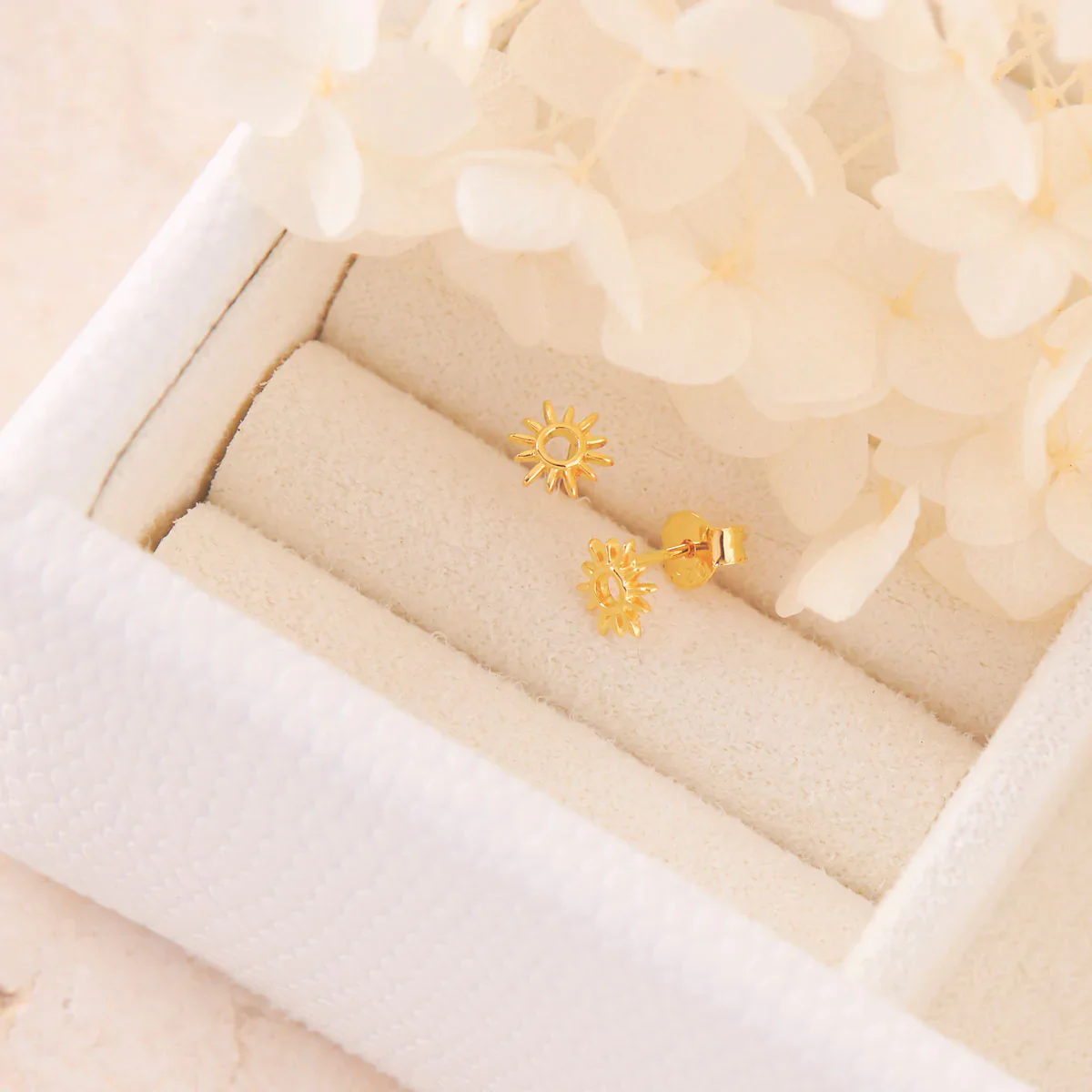 Dainty Open Sunshine Studs Gold - Image 3