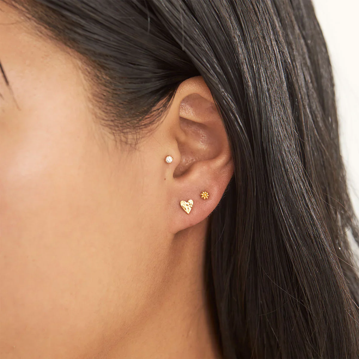 Aphrodite Heart Studs Gold - Image 2
