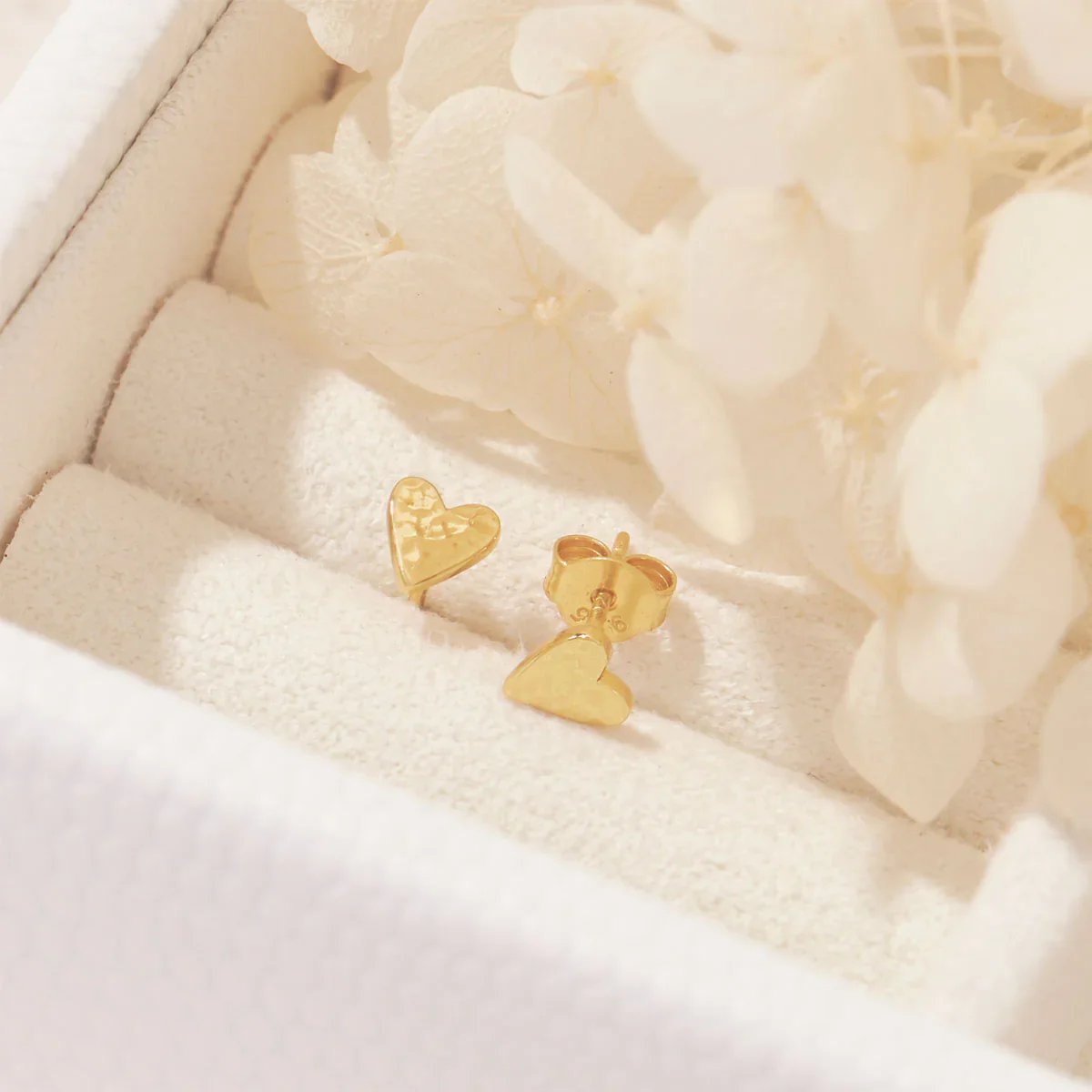 Aphrodite Heart Studs Gold - Image 3