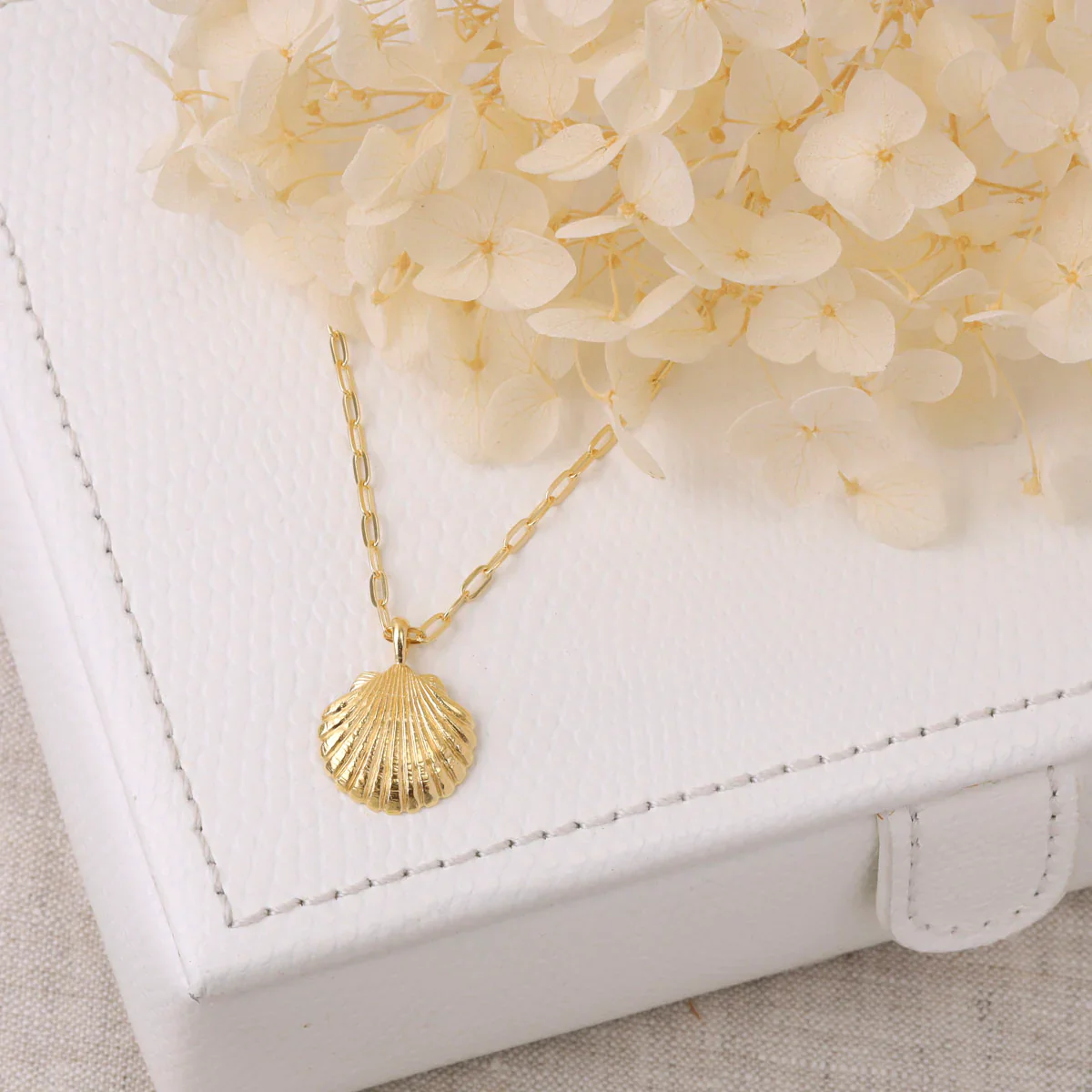 Sandshell Necklace Gold - Image 3