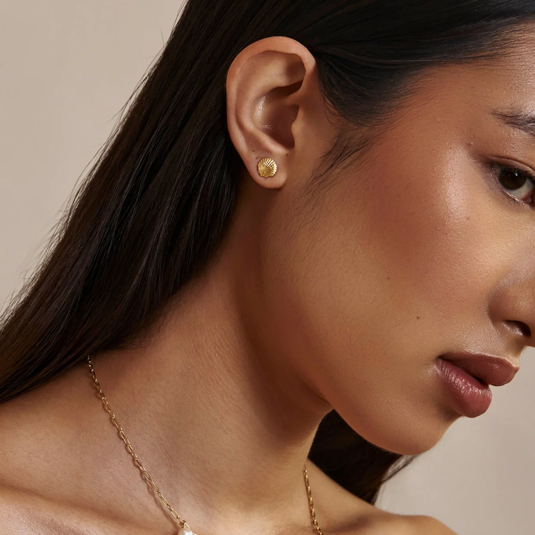 Sandshell Studs Gold - Image 2