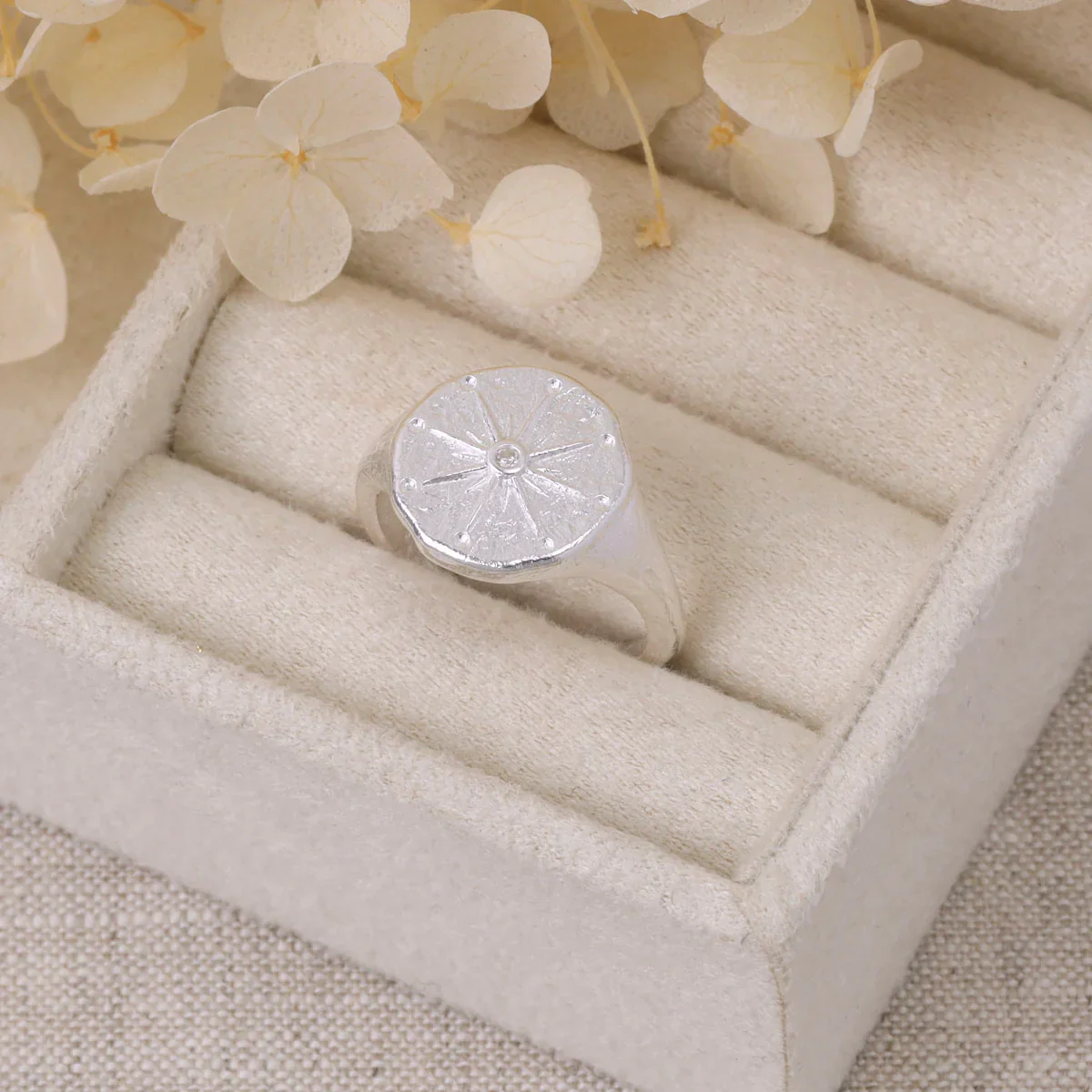 Seren Signet Ring - Image 3
