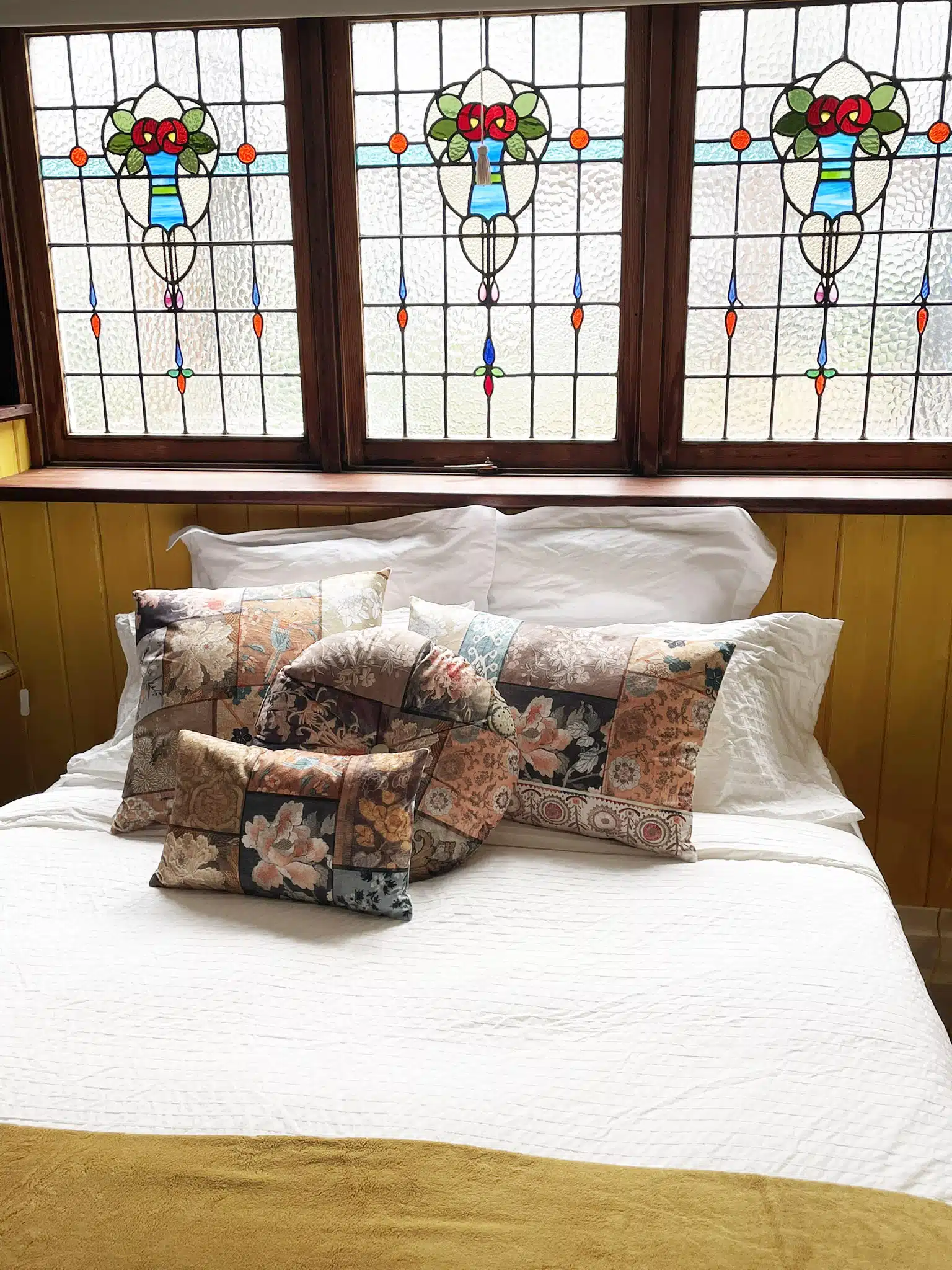 Velvet Cushion Rectangle - Faded Grandeur - Image 2
