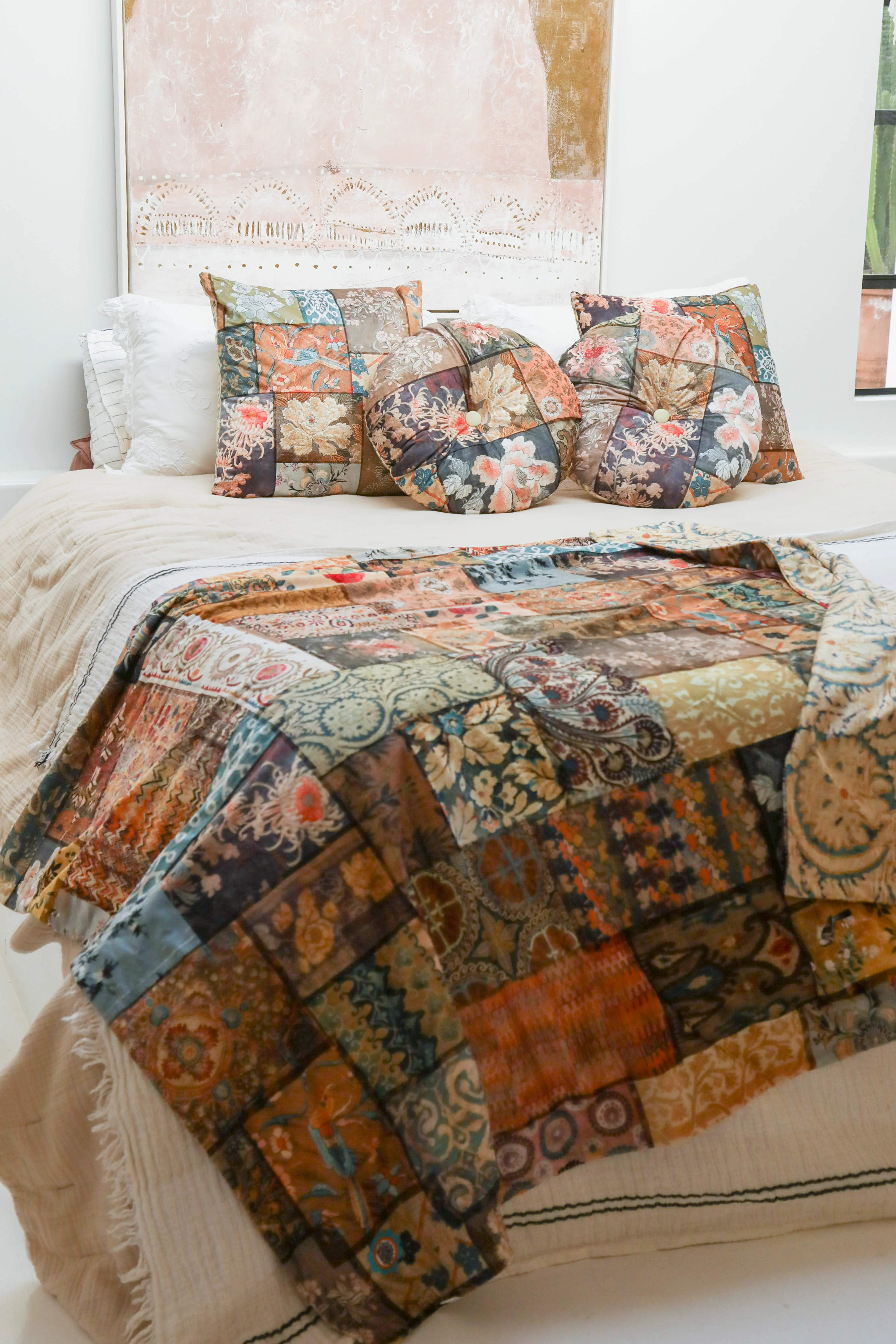 Velvet Throw - Faded Grandeur