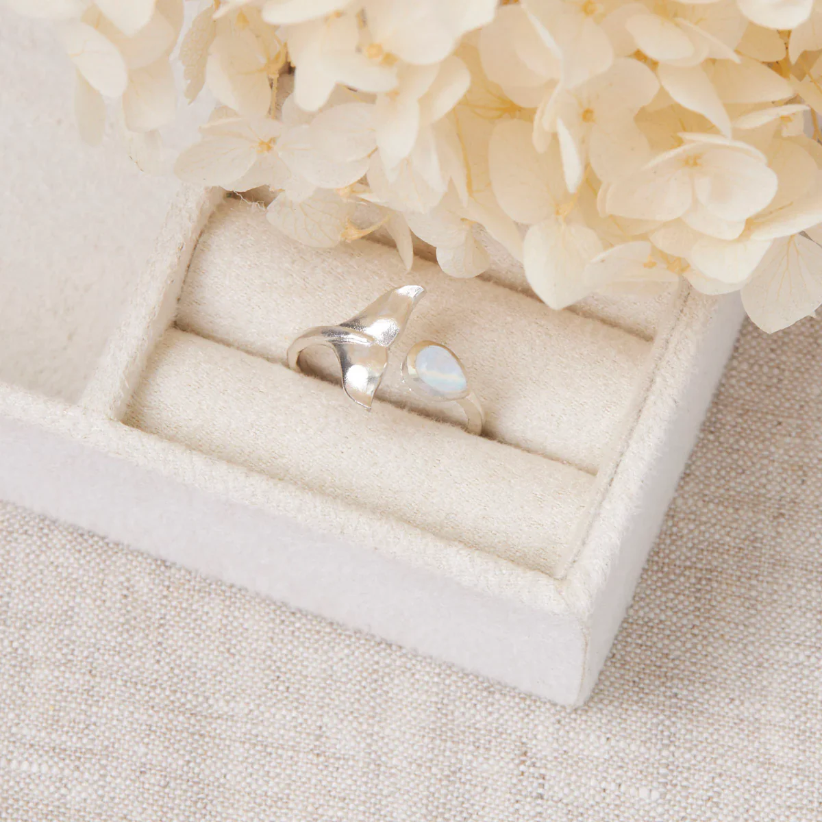 Whale Tail Moonstone Ring - Image 3